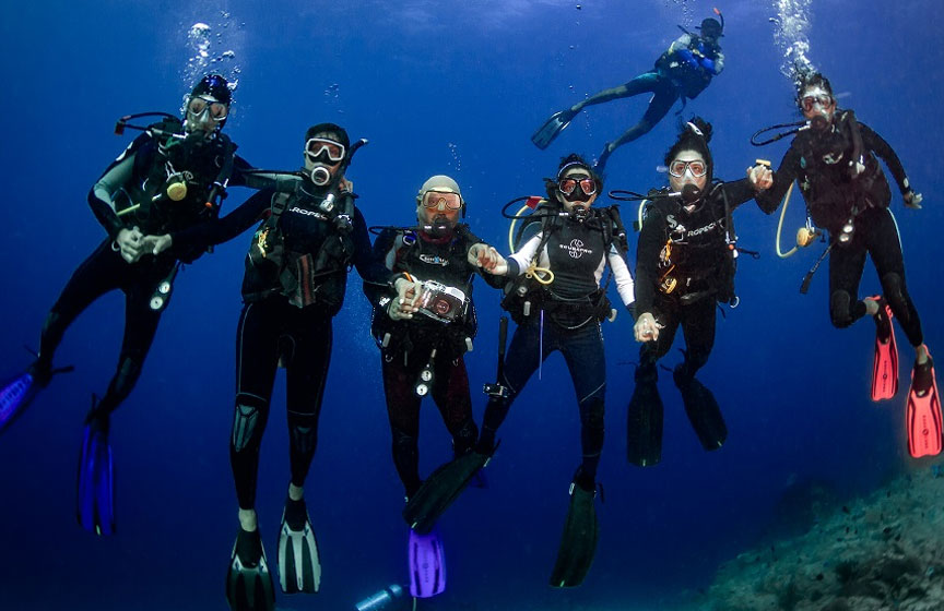 Shivrajpur Beach, Dwarka. Under water marine life with Discovery scuba